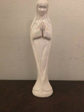 This Vintage Virgin Mary Statue Figurine religious collectible standing 8" tall.